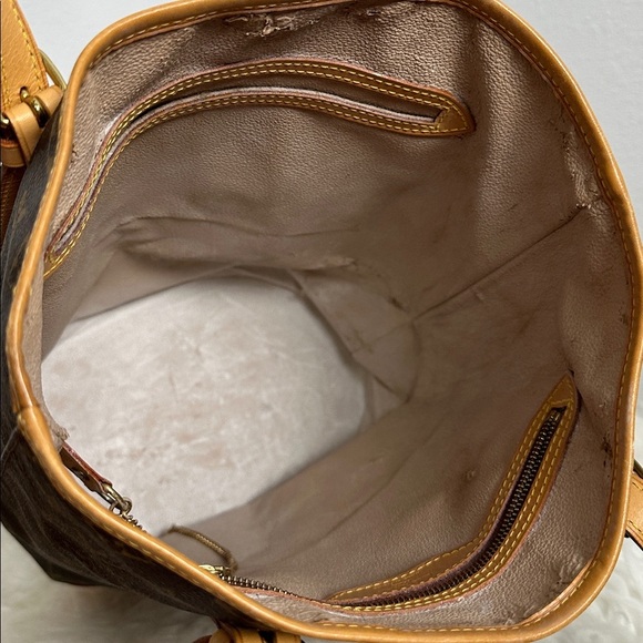 💯Authentic Louis Vuitton Monogram Bucket Bag🍀 - Picture 6 of 17